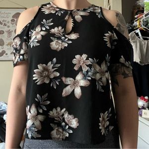 *BOGO!* Off the shoulder floral blouse